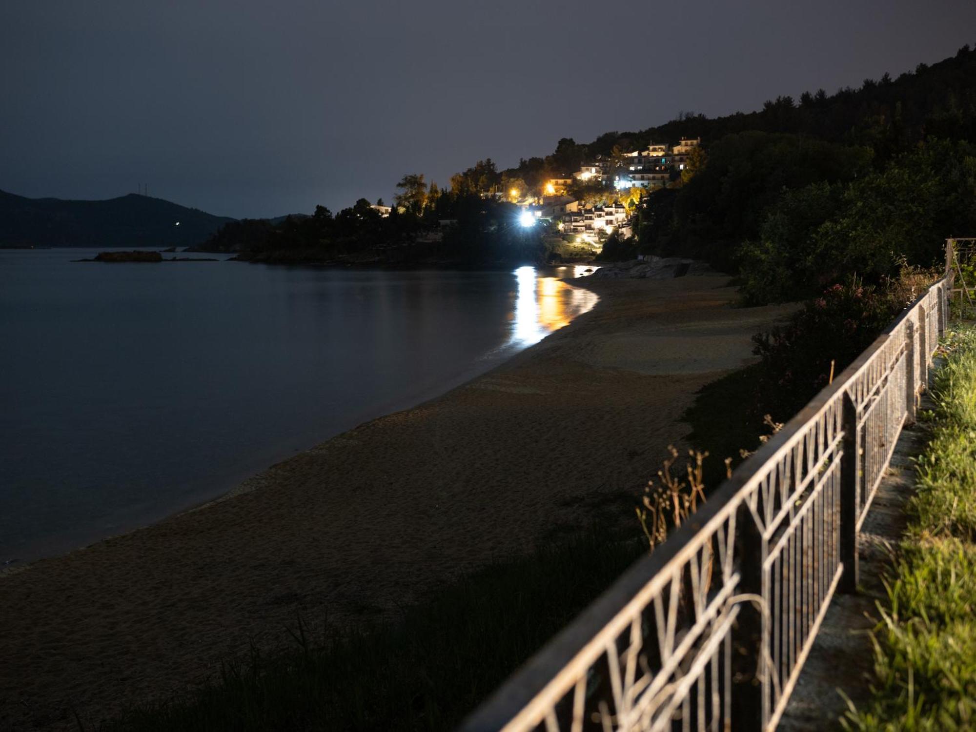 The House On The Beach Palaiontsiflikion Exterior photo